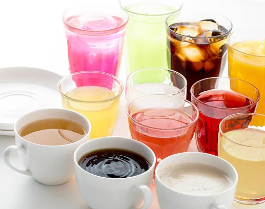 5 Healthy Drinks That Are Drying Your Lips: What to Avoid